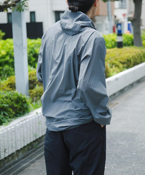 URBAN RESEARCH（アーバンリサーチ）の「Afterglow　15D CORDURA EDC HOODIE（パーカー・メンズ・CHARCOAL/BLACK・L/XL）」の18枚目の写真