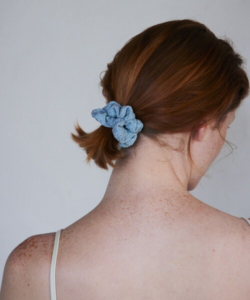 URBAN RESEARCH ROSSO（アーバンリサーチロッソ）の「TRESSE　INES lame chouchou（ヘアゴム・レディース・SET 1bk/iv/SET2 be/am/SET3 bl/ye/SET4 pu/pi・-0）」の2枚目の写真