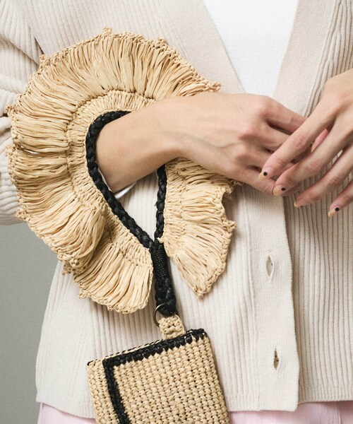 ADAM ET ROPE'（アダムエロペ）の「【J'aDoRe・店舗限定】【MAISON N.H PARIS（メゾンエヌアッシュパリ）】HELOISE - Clutch Bag（ハンドバッグ・レディース・オフホワイト・F）」の6枚目の写真