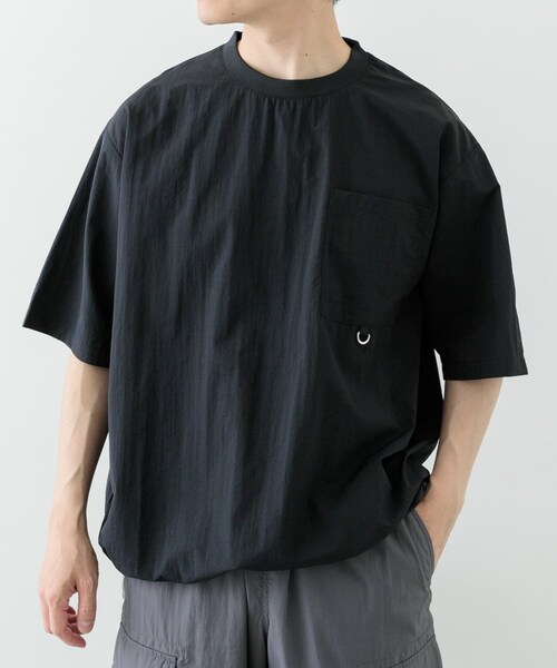 ITEMS URBANRESEARCH（アイテムズ アーバンリサーチ）の「『撥水/イージーケア/接触冷感/UVカット』タスランナイロンクルーネックドロストTシャツ（Tシャツ/カットソー・メンズ・BLK/CHA/NVY・M/L）」の5枚目の写真