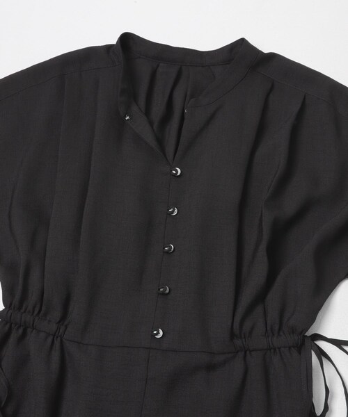 URBAN RESEARCH ROSSO（アーバンリサーチロッソ）の「ウォッシャブルセミシアー2WAYネックワンピース（ワンピース・レディース・BROWN/BLUE/BLACK・Free）」の13枚目の写真