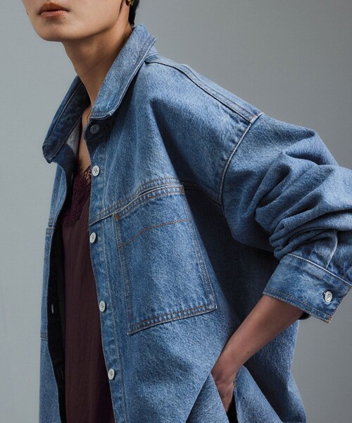 ADAM ET ROPE'（アダムエロペ）の「USAコットンデニムオーバーシャツ［セットアップ対応］（シャツ/ブラウス・レディース・ブルー系/サックス・F）」の4枚目の写真