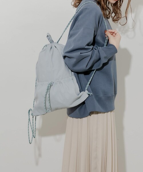 SMELLY（スメリー）の「ドロストポケットナップサック（バックパック/リュック・レディース・BLK/GRY・-）」の16枚目の写真