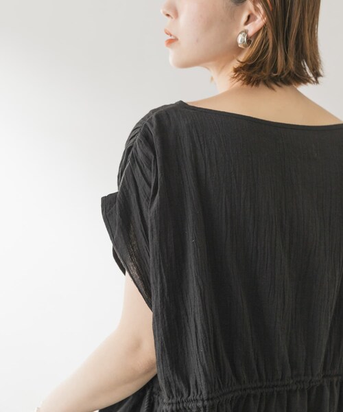 URBAN RESEARCH ROSSO（アーバンリサーチロッソ）の「F by ROSSO　ウエストギャザーオーバーブラウス（シャツ/ブラウス・レディース・BROWN/BLACK/WHITE・FREE）」の12枚目の写真