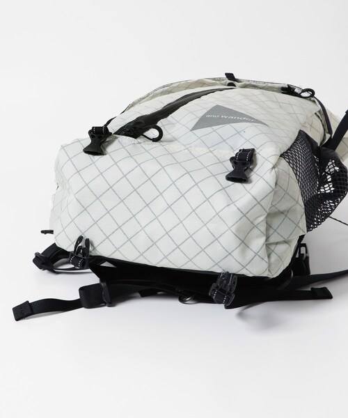 EKAL（エカル）の「and wander　ECOPAK 18L backpack（バックパック/リュック・メンズ・Black/Off White・one）」の6枚目の写真