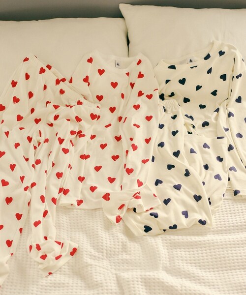 ADAM ET ROPE'(アダムエロペ)の「【WEB限定】・【PETIT BATEAU pour ADAM ET ROPE'】別注ハートプリントパジャマ(ルームウェア/パジャマ・レディース・ネイビー/レッド・F)」の16枚目の写真