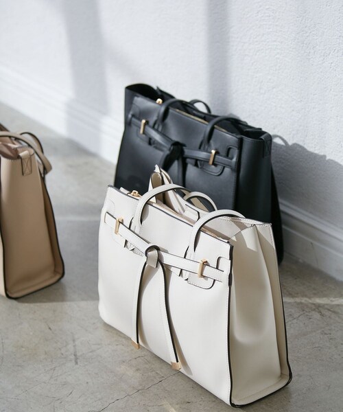 VIS（ビス）の「【A4収納】フラップタイトートバッグ（トートバッグ・レディース・ブラック/キナリ/ベージュ系・F）」の16枚目の写真