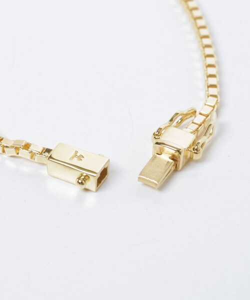 URBAN RESEARCH(アーバンリサーチ)の「TOM WOOD Square Bracelet Gold(ブレスレット・レディース・Gold・-)」の5枚目の写真