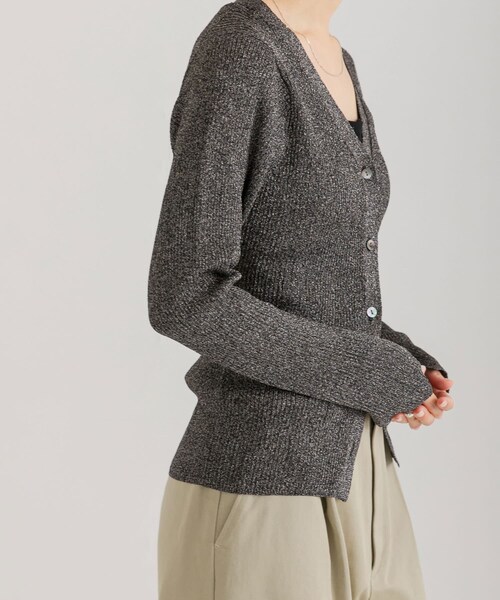 URBAN RESEARCH（アーバンリサーチ）の「ラメリブニットカーディガン（カーディガン/ボレロ・レディース・BRONZE/SILVER/BLACK/PINK・FREE）」の11枚目の写真