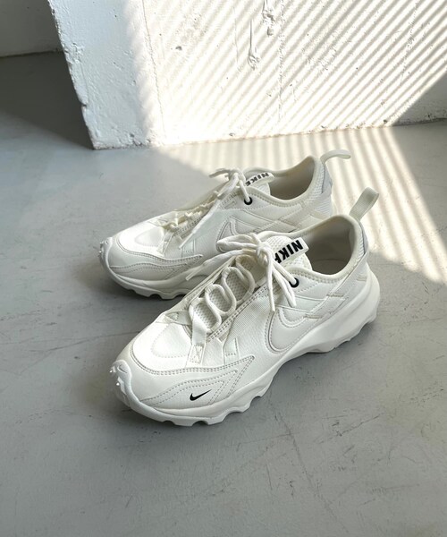 URBAN RESEARCH DOORS(アーバンリサーチドアーズ)の「NIKE TC7900(スニーカー・レディース・グレー/セイル・23.5/24/24.5)」の13枚目の写真