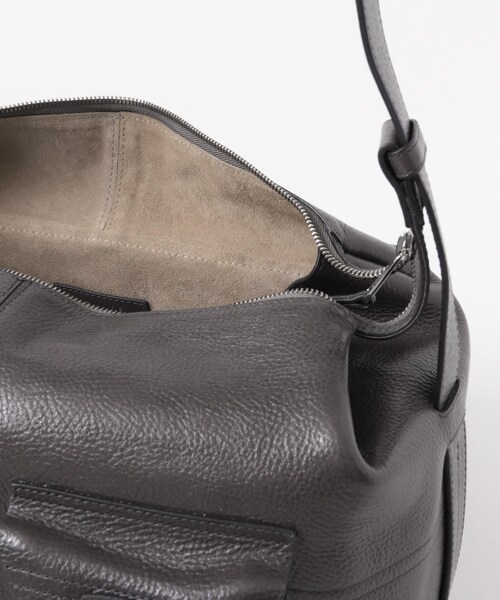 URBAN RESEARCH(アーバンリサーチ)の「LEMAIRE WEEK-END GEAR BAG(ショルダーバッグ・メンズ・ESPRESSO/DARK MINK・-)」の12枚目の写真