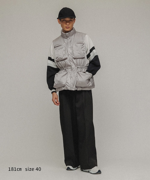 ADAM ET ROPE'（アダムエロペ）の「［OUTER］WSIZE PADDED VEST UNISEX（ダウンベスト・レディース・ブラック/シルバー・38/40）」の9枚目の写真