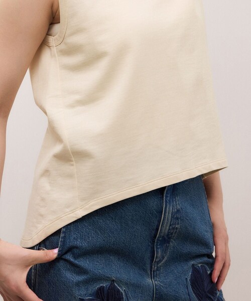 ADAM ET ROPE'（アダムエロペ）の「ブローチ付ノースリーブトップス（タンクトップ・レディース・ブラック/キナリ・F）」の10枚目の写真