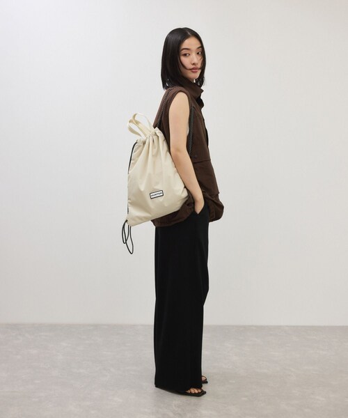 ADAM ET ROPE'（アダムエロペ）の「【WEB限定】・【HUNTER for ADAM ET ROPE'】 別注  TRAVEL DRAWSTRING BACKPACK TOTE（トートバッグ・レディース・キナリ・F）」の11枚目の写真