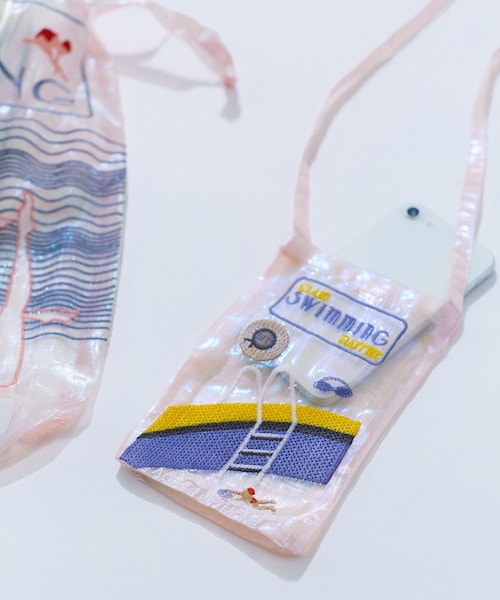 ADAM ET ROPE'（アダムエロペ）の「【公式サイト限定・一部店舗展開】【BRIGITTE TANAKA×ADAM ET ROPE'】SWIMMING POCHETTE（ボディバッグ/ウエストポーチ・レディース・ブラック/ピンク・F）」の5枚目の写真