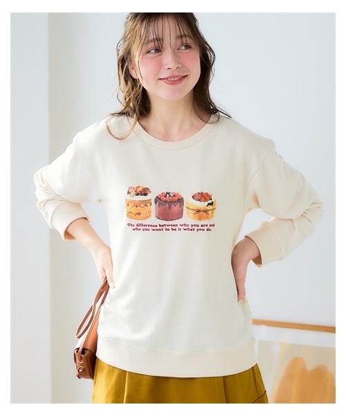 nissen（ニッセン）の「＜大きいサイズ＞【まつばらつむぎ】スイーツと猫のプリントトレーナー（スウェット・レディース・アイボリー(ケーキにかくれんぼ猫)/黒(ケーキにかくれんぼ猫)/ライトグリーン(ハートケーキ)/ネイビー(ハートケーキ)・L/LL/3L/4L）」の6枚目の写真