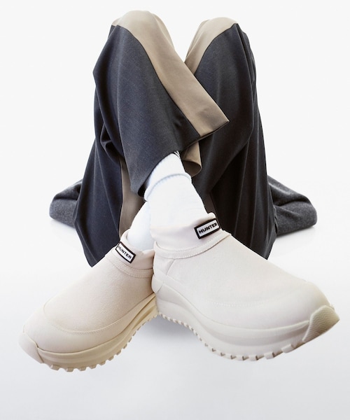 ADAM ET ROPE'（アダムエロペ）の「【HUNTER for ADAM ET ROPE'】別注 TRAVEL FLOW SUEDE TRAINER（スニーカー・レディース・ブラック/クリーム・23/24/25/26/27/28）」の19枚目の写真