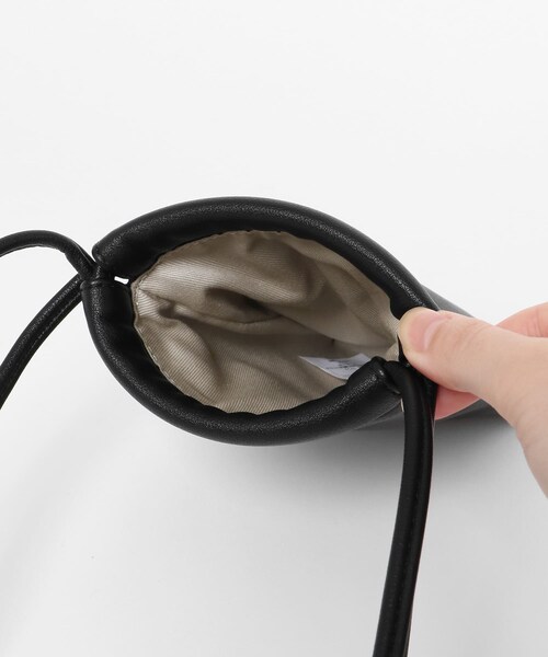 ITEMS URBANRESEARCH(アイテムズ アーバンリサーチ)の「フェイクレザー ミニショルダー BAG(ショルダーバッグ・メンズ・BLK・-)」の9枚目の写真