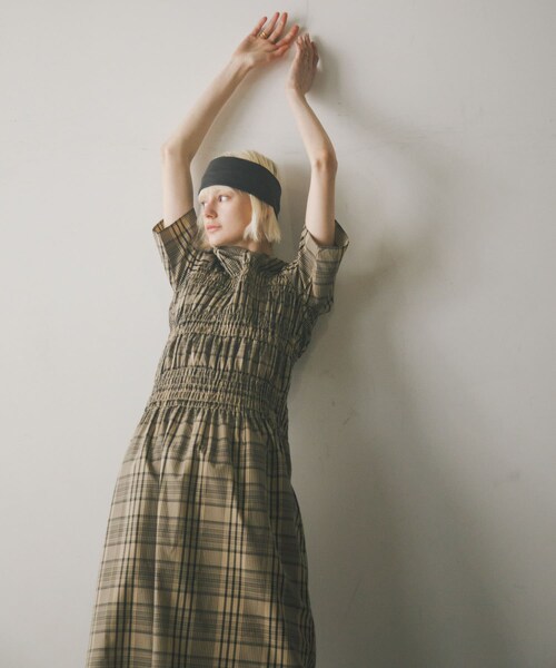 SENSE OF PLACE by URBAN RESEARCH（センスオブプレイスバイアーバンリサーチ）の「チェックシャーリングワンピース（ワンピース・レディース・BLK×OFF/BEG×BLK・One/COMPACT）」の3枚目の写真