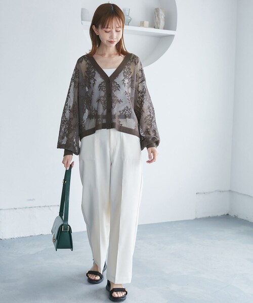 ROPE' PICNIC（ロペピクニック）の「透かし編み花柄Vネックカーディガン（カーディガン/ボレロ・レディース・オフホワイト/ブラウン/ブルー系/カラシ・38）」の12枚目の写真