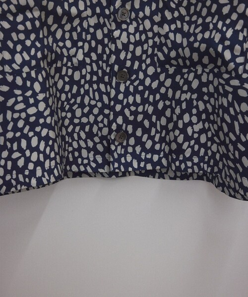 ADAM ET ROPE'(アダムエロペ)の「【BANANATIME(バナナタイム)】CROPPED HAWAIIAN SHIRT / クロップドハワイアンシャツ(シャツ/ブラウス・レディース・キナリ系/ネイビー系・S)」の14枚目の写真
