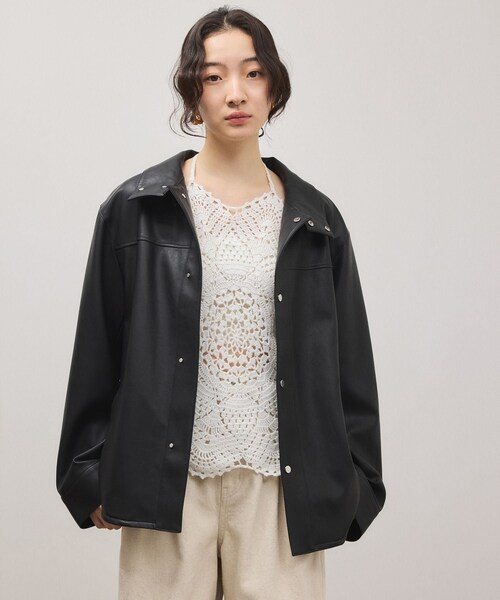 ADAM ET ROPE'(アダムエロペ)の「シンセティックレザースタンドネックブルゾン(ブルゾン・レディース・ブラック/キナリ・F)」の13枚目の写真
