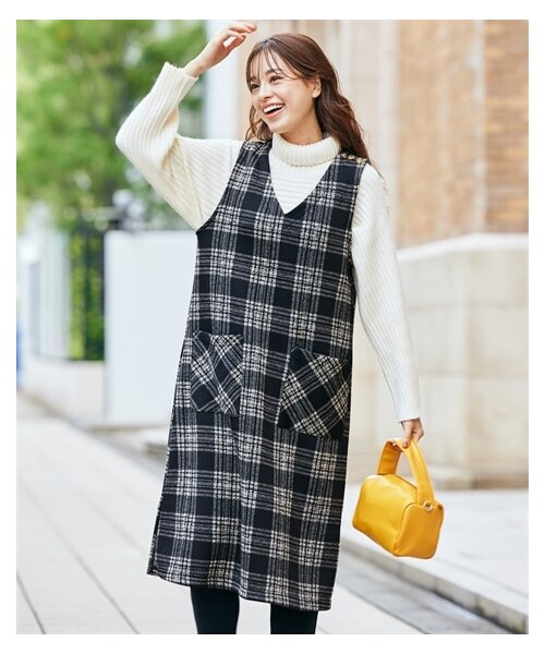 nissen（ニッセン）の「大きいサイズ　裏起毛ジャンパースカート（ワンピース・レディース・黒×ベージュ系/ネイビー×ベージュ系/黒無地/グレー系/ブラウン系・L/LL/3L/4L/5L/6L/8L/10L）」の6枚目の写真