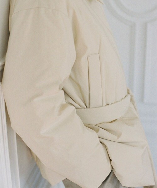 ADAM ET ROPE'（アダムエロペ）の「【EMOELLE】ライトダウンコート（ダウンジャケット/コート・レディース・ブラック/キナリ系・F）」の6枚目の写真