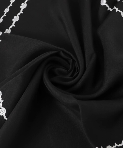 URBAN RESEARCH ROSSO（アーバンリサーチロッソ）の「JAMIRAY　HEART EMB SCARF S（バンダナ/スカーフ・レディース・BLACK/BEIGE・One）」の5枚目の写真