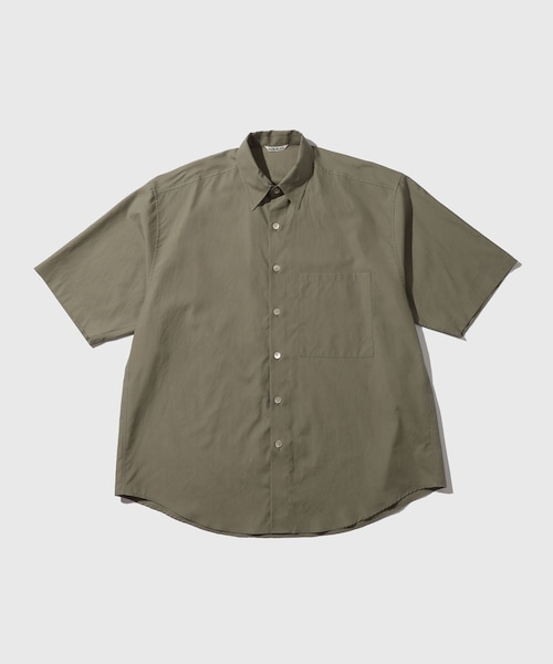 ADAM ET ROPE'(アダムエロペ)の「【AURALEE/オーラリー】WASHED FINX TWILL BIG HALF SLEEVED SHIRT(シャツ/ブラウス・メンズ・ホワイト/キナリ/カーキ/ブルー系・3/4)」の6枚目の写真