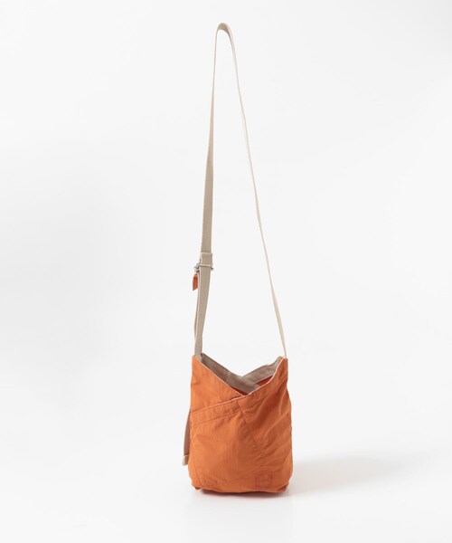 EKAL（エカル）の「HOBO　AZUMA SHOULDER BAG S NR（ショルダーバッグ・メンズ・ORANGE/BLACK・one）」の2枚目の写真