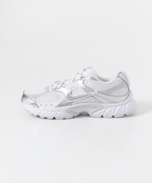 URBAN RESEARCH DOORS(アーバンリサーチドアーズ)の「NIKE ウィメンズ V5 RNR(スニーカー・レディース・WHITE/BLACK・23.5/24/24.5/25)」の1枚目の写真