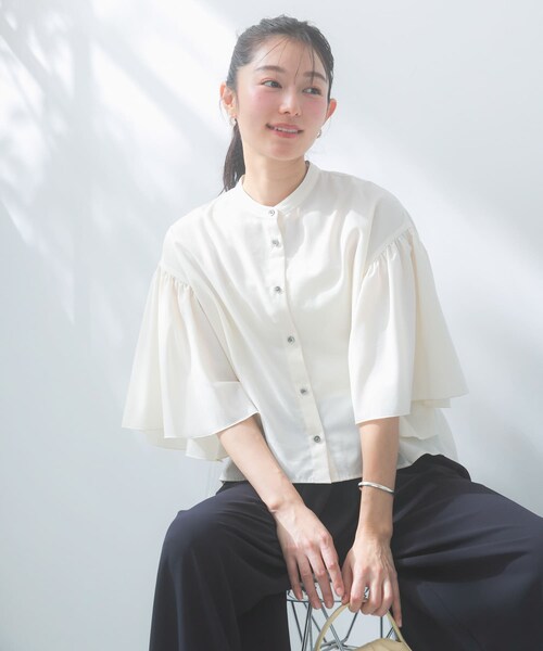 URBAN RESEARCH ROSSO（アーバンリサーチロッソ）の「『一部WEB限定カラー』UVカットウォッシャブルリネン混ブラウス（シャツ/ブラウス・レディース・OFF/NAVY/YELLOW/RED・Free）」の7枚目の写真