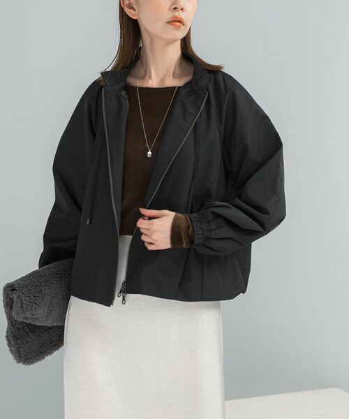 URBAN RESEARCH ROSSO（アーバンリサーチロッソ）の「MARILYN MOON　pleats twill blouson（ブルゾン・レディース・BLACK/BEIGE・Free）」の4枚目の写真