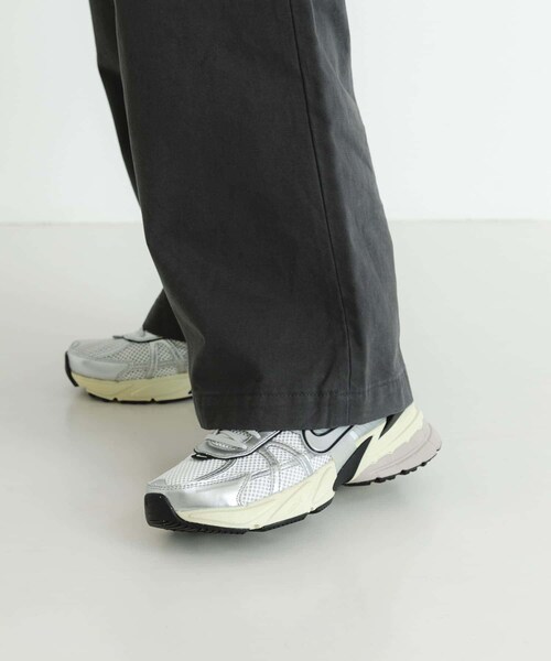 URBAN RESEARCH(アーバンリサーチ)の「NIKE V2Kラン(スニーカー・レディース・ピュア メタリック/ホワイト/シルバー/SAIL/ST GR/PRTCL BG・23.5/24/24.5/23/25)」の15枚目の写真
