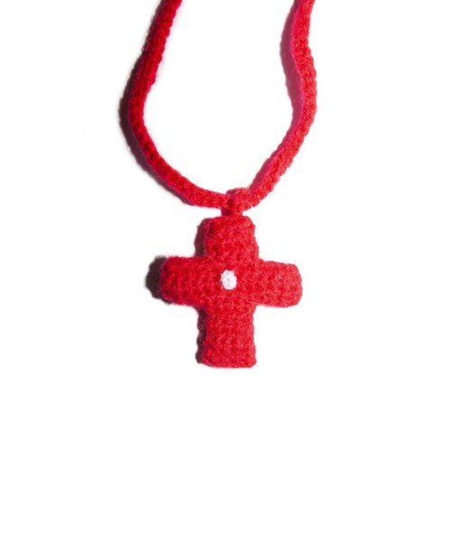 ADAM ET ROPE'（アダムエロペ）の「【RICE NINE TEN】HAND KNIT CROSS NECKLACE（チョーカー・レディース・ブラック/レッド・F）」の6枚目の写真