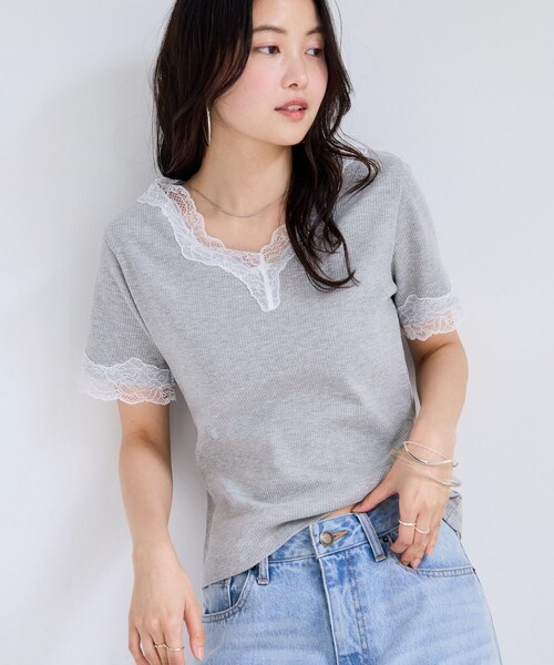 VIS（ビス）の「レーストリムVネックTシャツ/汗ジミ加工（Tシャツ/カットソー・レディース・ブラック/ライトグレー/オフホワイト・F）」の4枚目の写真