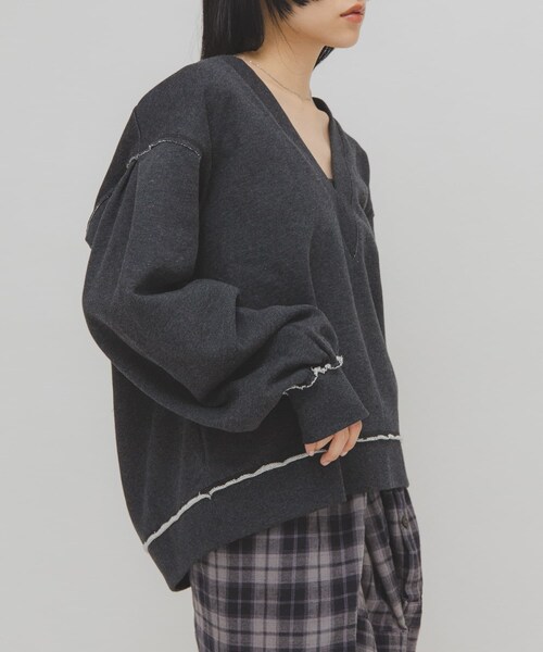 KBF（ケイビーエフ）の「2WAYルーズスウェット（Tシャツ/カットソー・レディース・BEIGE/LATTE/CHARCOAL・One）」の7枚目の写真