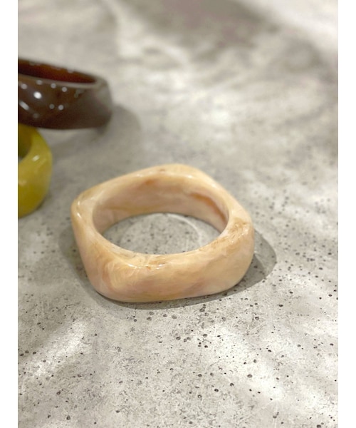 Ungrid（アングリッド）の「カラーニュアンスバングル（ブレスレット・レディース・アイボリー/ピスタチオ/ブラウン・F）」の2枚目の写真