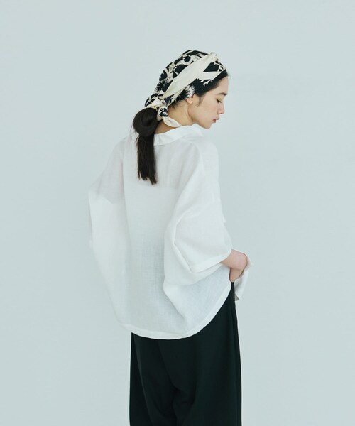 かぐれ（カグレ）の「AENEIS　MUR FLORAL SILK SCARF（バンダナ/スカーフ・レディース・BLACK・-）」の5枚目の写真