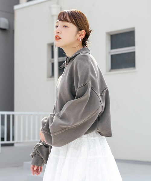 KBF（ケイビーエフ）の「ハーフZIPリメイクスウェット（スウェット・レディース・IVORY/L.BLUE/BROWN・one）」の14枚目の写真