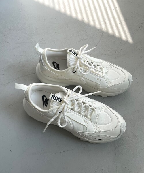 URBAN RESEARCH DOORS(アーバンリサーチドアーズ)の「NIKE TC7900(スニーカー・レディース・グレー/セイル・23.5/24/24.5)」の4枚目の写真