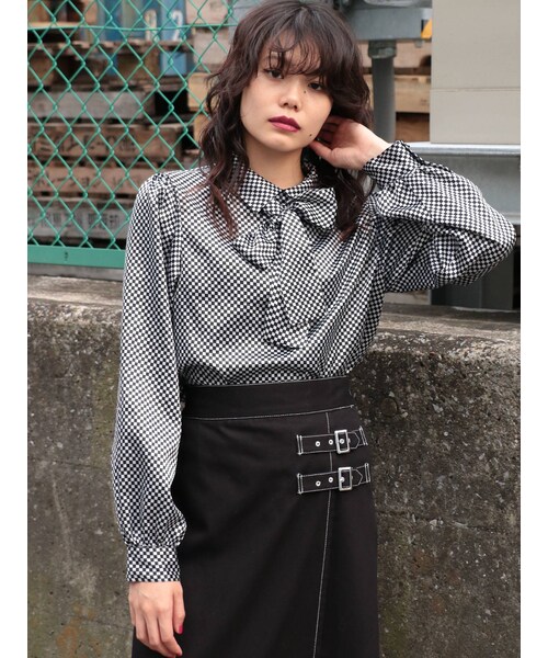 jouetie（ジュエティ）の「フロントリボンTブラウス（シャツ/ブラウス・レディース・ミックス/ダークミックス/パープル・M）」の3枚目の写真