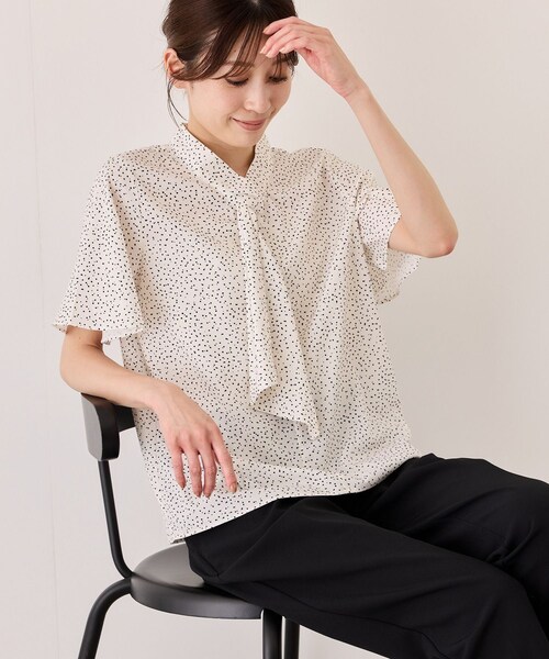 Jayro（ジャイロ）の「ランダムドットプリントボウタイブラウス（シャツ/ブラウス・レディース・ブラック系/ホワイト系・M）」の13枚目の写真