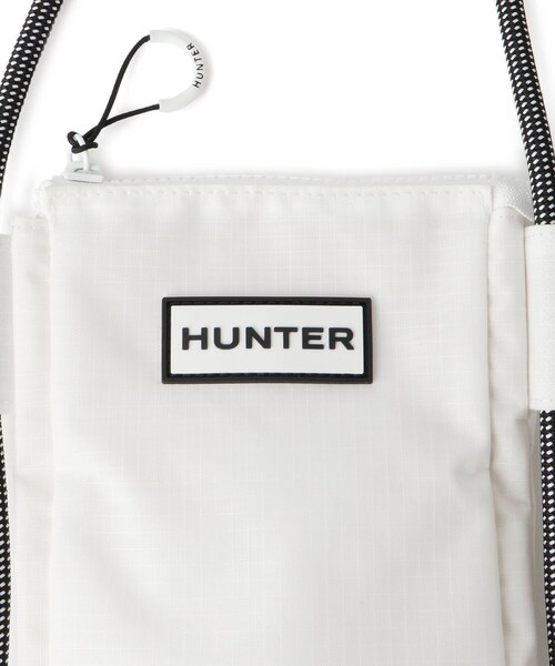 ADAM ET ROPE'(アダムエロペ)の「【HUNTER for ADAM ET ROPE'】別注トラベルフォンポーチ(ショルダーバッグ・レディース・ブラック/ホワイト・F)」の21枚目の写真