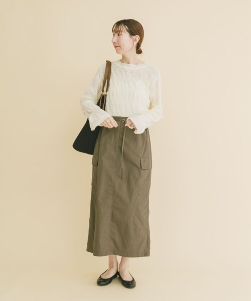 ITEMS URBANRESEARCH(アイテムズ アーバンリサーチ)の「ナイロンカーゴタイトスカート(スカート・レディース・L.BEG/MOC/BLK・FREE/TALL)」の17枚目の写真