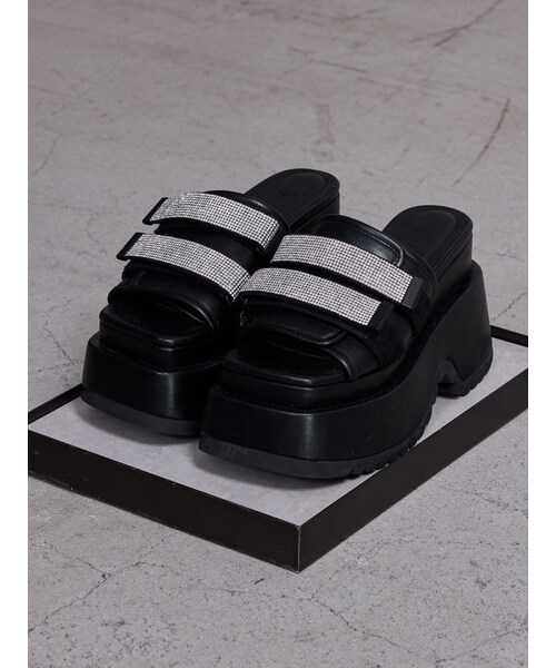 GYDA（ジェイダ）の「Thick sole bijouストラップサンダル（サンダル・レディース・オフホワイト/ブラック・S/M/L）」の4枚目の写真