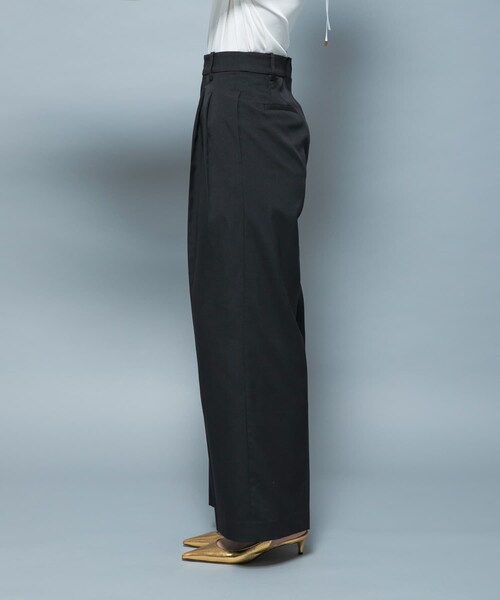 URBAN RESEARCH ROSSO（アーバンリサーチロッソ）の「防シワシャンブレーツイルタックパンツ（その他パンツ・レディース・L.GREIGE/BLACK・36/38）」の10枚目の写真