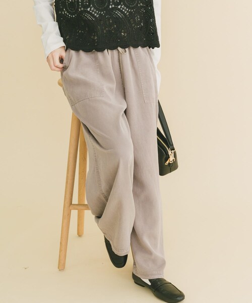 ITEMS URBANRESEARCH（アイテムズ アーバンリサーチ）の「リラクシーイージーパンツ（その他パンツ・レディース・CHA/M.GRY/BRN・Free）」の2枚目の写真