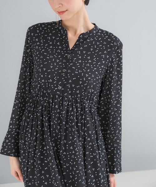 URBAN RESEARCH ROSSO（アーバンリサーチロッソ）の「『WEB限定』ランダムドットボリュームワンピース（ワンピース・レディース・NAVY/BLACK・Free）」の9枚目の写真
